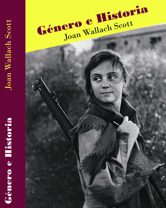 Fotografía de una miliciana de la guerra civil española, cargando un fusil al hombro y con una mirada soñadora hacia fuera de cámara.